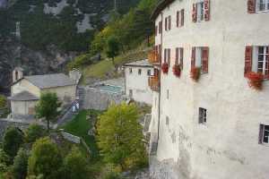 Xtrallusion photo library of independent, self-guided walking and sightseeing holidays in Italy. Pictures, images, photos and photographs taken along the way of this 1-day walking itinerary, to give you a visual impression of the day's walk.